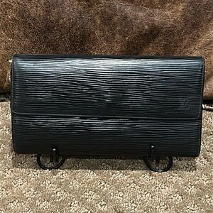 Louis Vuitton Epi leather long Black Wallet with Dust Bag in GUC